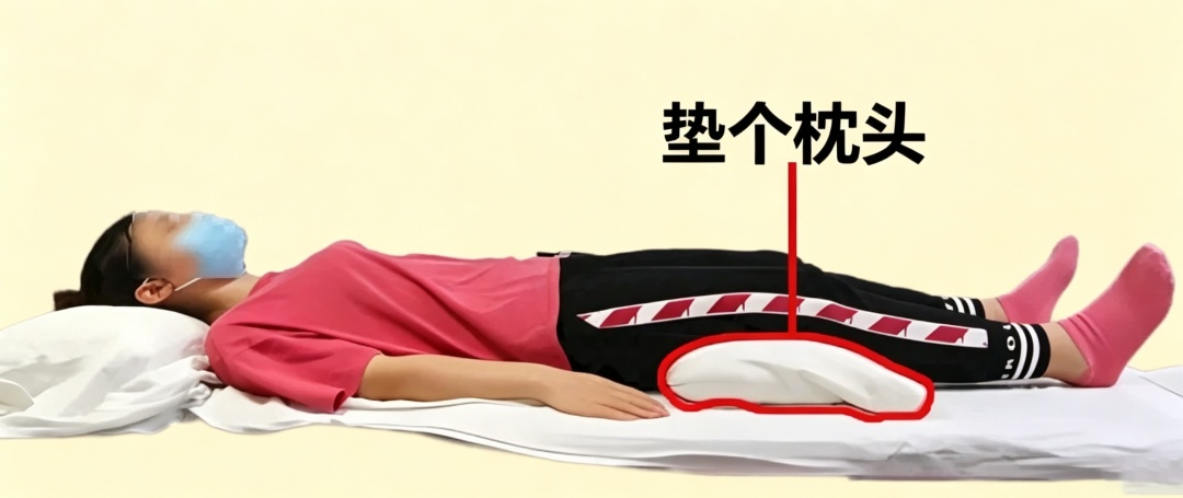 原来睡觉需要2个枕头！医生：一个用来枕头，另一个用来垫腿