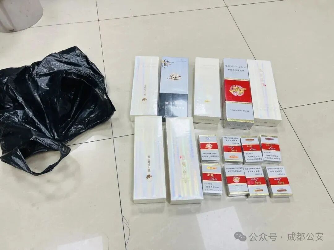 3人盗窃成功后,在夜宵店“庆功”并“复盘总结”,结果被邻桌警察一锅端 3人盗窃成功后,在夜宵店“庆功”并“复盘总结”,结果被邻桌警察一锅端