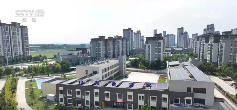 数字新产业下沉社区扎根乡镇 村民在家门口找到AI“新岗位” 数字新产业下沉社区扎根乡镇 村民在家门口找到AI“新岗位”