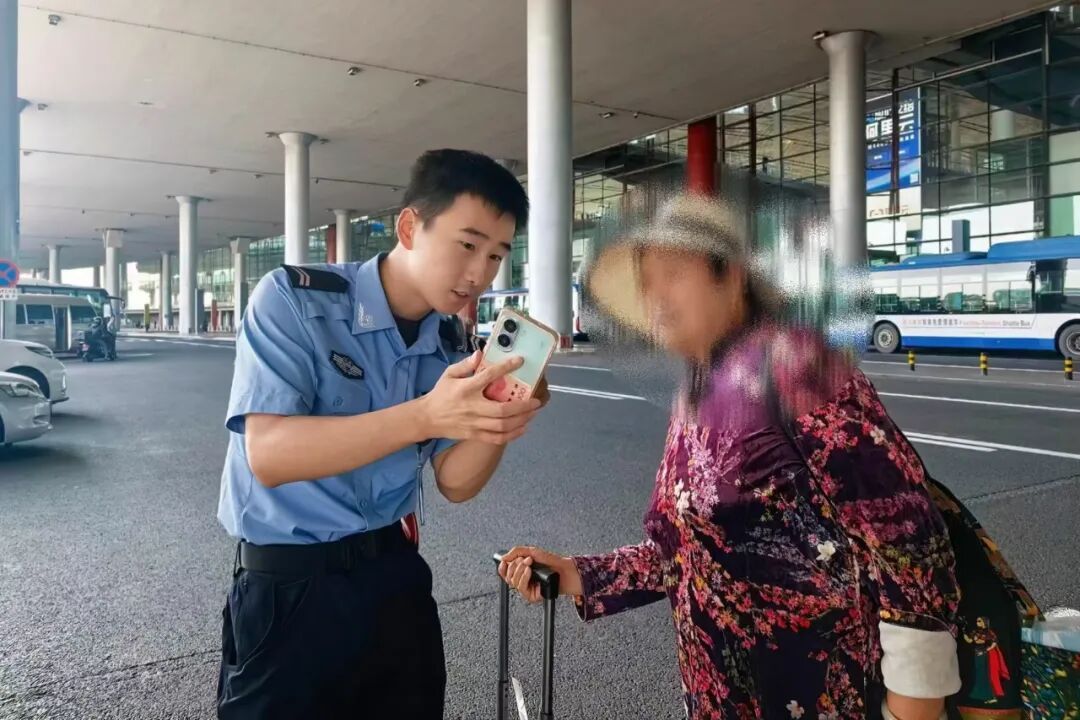 “明星单独约见面?”七旬老人来京“赴约”, 落地后傻眼了 “明星单独约见面?”七旬老人来京“赴约”, 落地后傻眼了