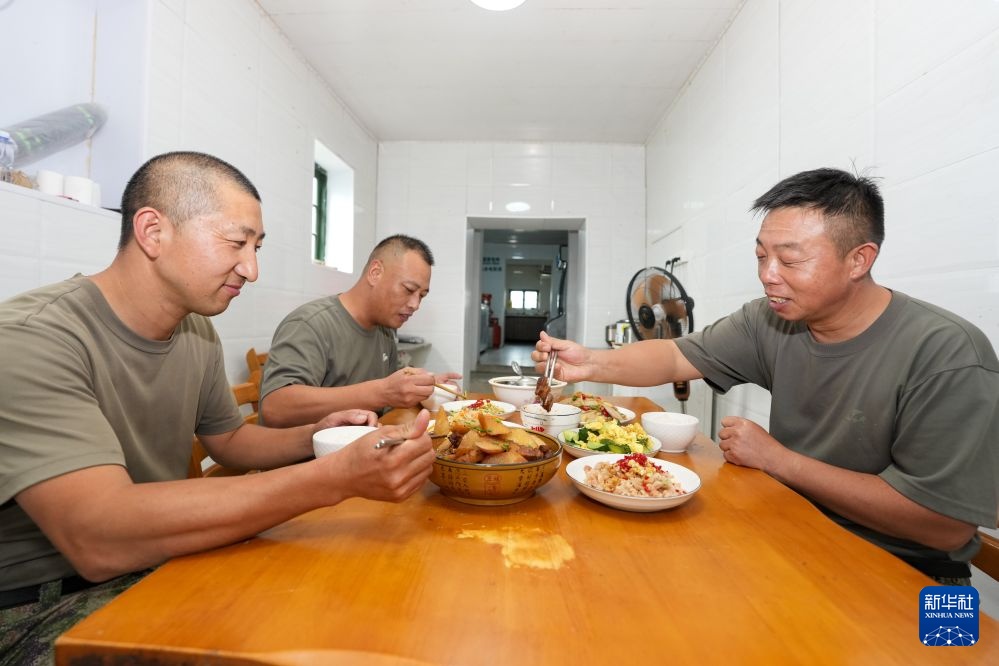 万里边疆行丨开山岛上的坚守 万里边疆行丨开山岛上的坚守