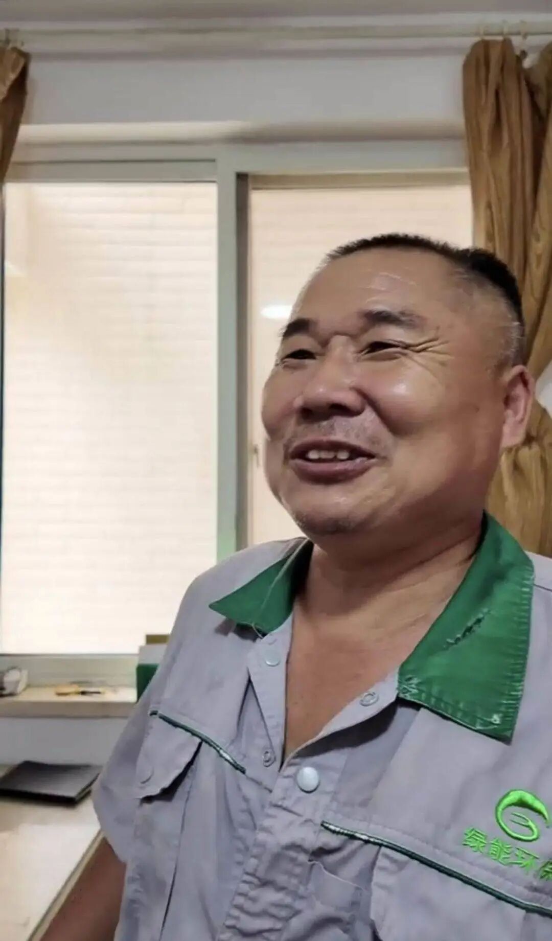 90岁爷爷独自漂泊30年,骑三轮车周游半个中国,最新动态:拿到身份证,与“忘年交”定居浙江,“以后看病可以报销,坐车也能买票了” 90岁爷爷独自漂泊30年,骑三轮车周游半个中国,最新动态:拿到身份证,与“忘年交”定居浙江,“以后看病可以报销,坐车也能买票了”