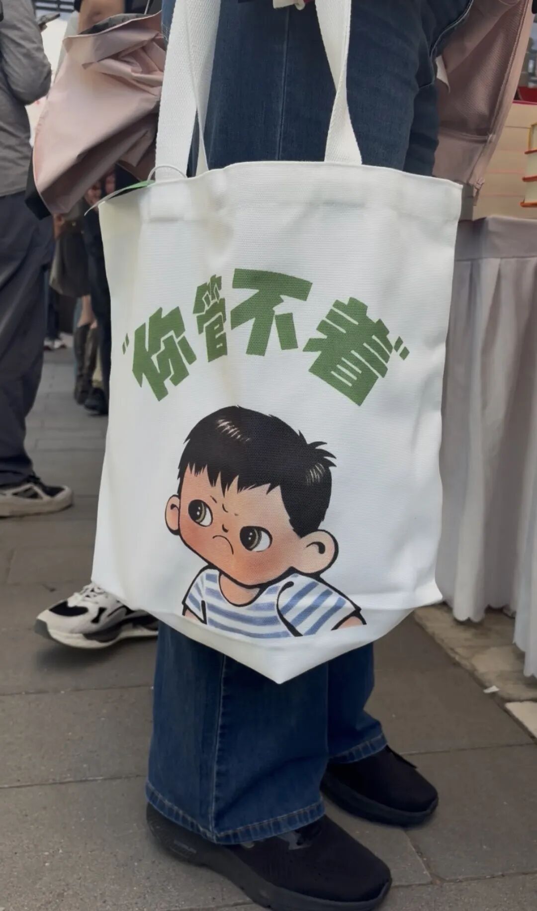 笑不活了!地坛书市里的“精神食粮”“思想包袱”别太有梗,一圈下来记者发现—— 笑不活了!地坛书市里的“精神食粮”“思想包袱”别太有梗,一圈下来记者发现——