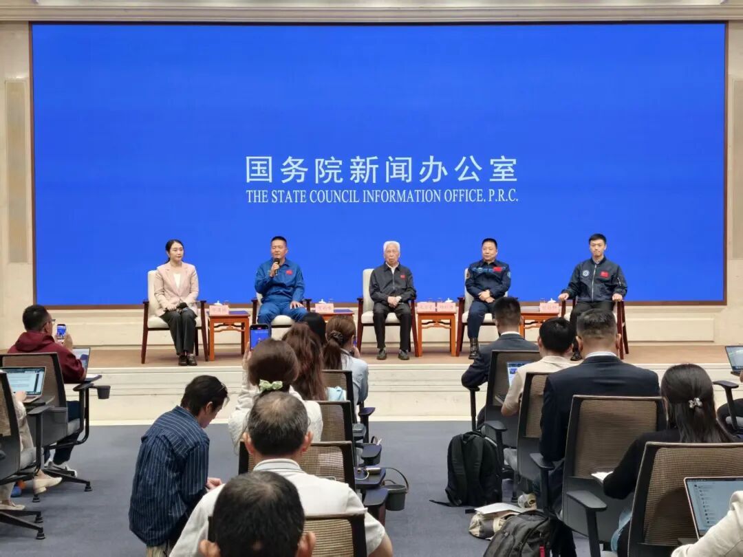 飞船6立方米到120立方米!杨利伟:空气炸锅都带上天了 飞船6立方米到120立方米!杨利伟:空气炸锅都带上天了