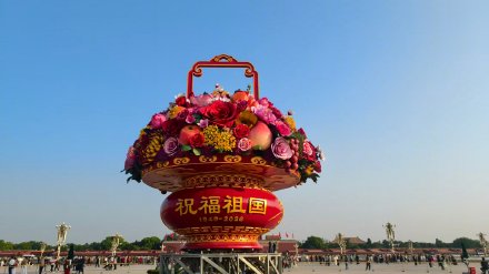 国庆天安门花坛完成吊装 今晨亮相！