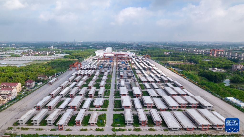上海：高铁建设施工持续推进