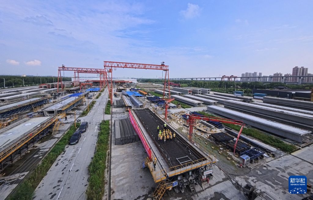 上海：高铁建设施工持续推进