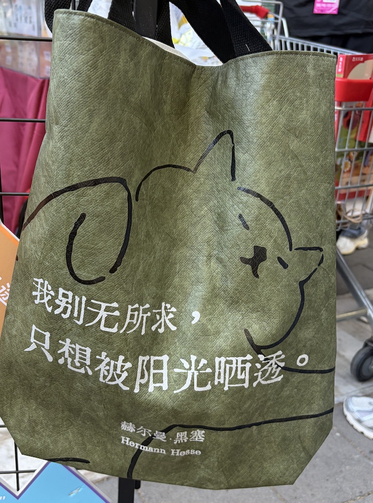 笑不活了!地坛书市里的“精神食粮”“思想包袱”别太有梗,一圈下来记者发现—— 笑不活了!地坛书市里的“精神食粮”“思想包袱”别太有梗,一圈下来记者发现——
