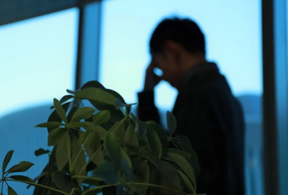 40多岁的人，80岁的大脑！医生：这个加速大脑早衰的习惯，很多人都有