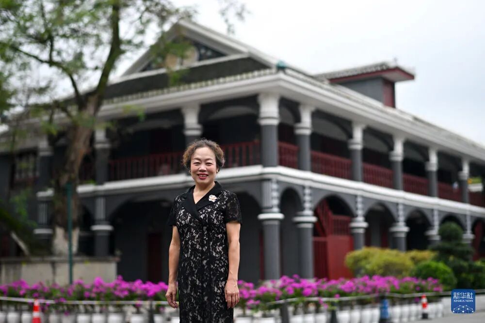 越来越多人跟我说，“你爷爷是个大英雄”
