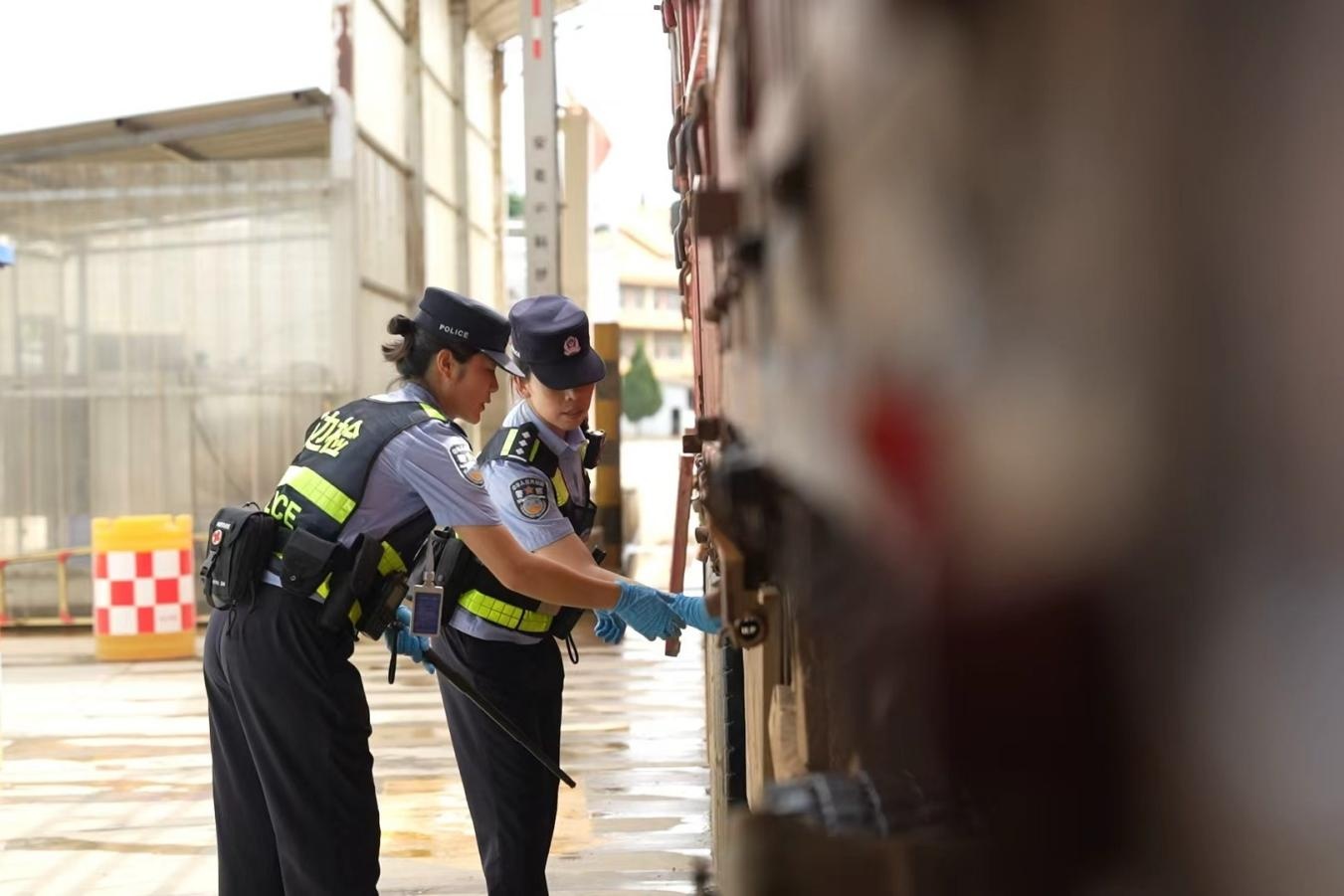 中缅南伞口岸出入境旅客突破百万人次 中缅南伞口岸出入境旅客突破百万人次