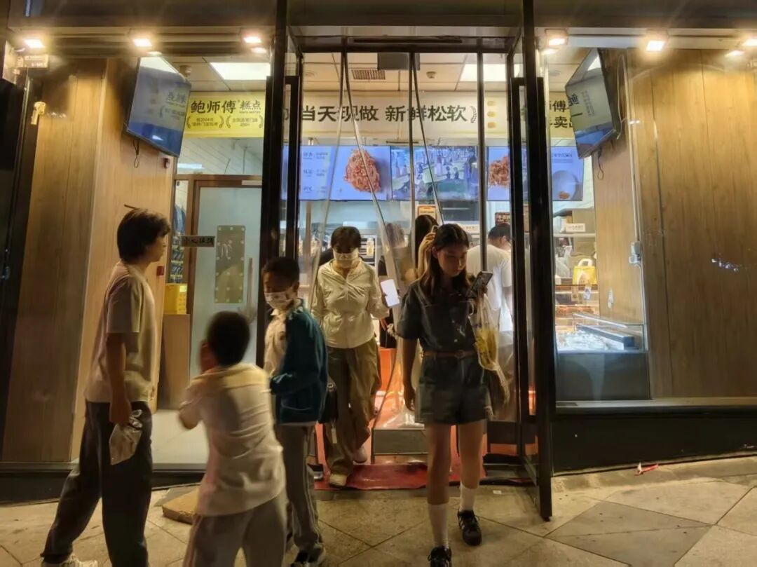 买“超长蛋挞”做“幸福”的人？网红食品为何出圈？