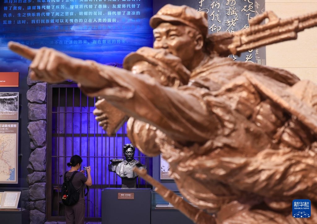 “伟大的远征——纪念中国工农红军长征胜利90周年主题展览”在京开幕 “伟大的远征——纪念中国工农红军长征胜利90周年主题展览”在京开幕