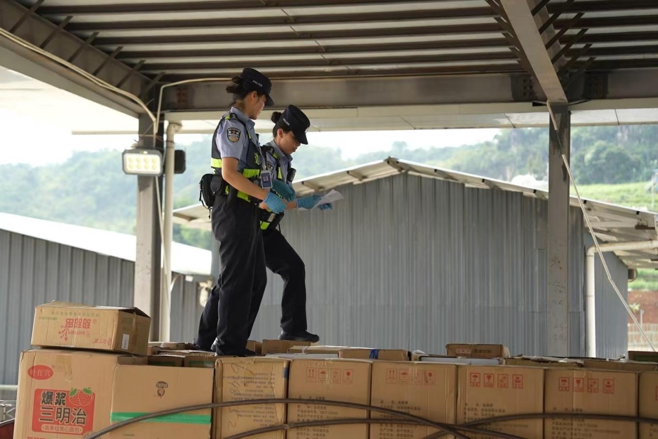 中缅南伞口岸出入境旅客突破百万人次 中缅南伞口岸出入境旅客突破百万人次