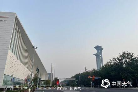 北京今夜起秋雨上线 明天白天雨水添凉意最高温仅23℃