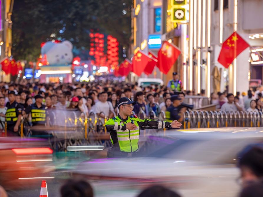 中秋假期不免费!24日15时起迎出行高峰,广州这些路段易拥堵 中秋假期不免费!24日15时起迎出行高峰,广州这些路段易拥堵