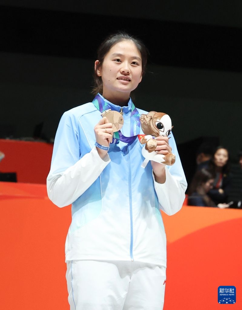 亚运会：中国选手杨静雯获女子重剑个人赛季军
