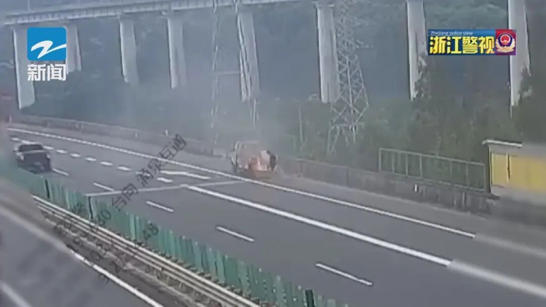一根烟头惹的祸！小货车高速突然冒烟起火，起火原因意想不到…