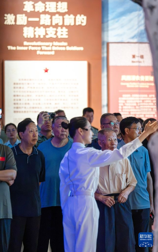 “伟大的远征——纪念中国工农红军长征胜利90周年主题展览”在京开幕 “伟大的远征——纪念中国工农红军长征胜利90周年主题展览”在京开幕