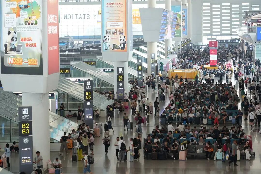 加开夜间动车207列,方便游客昼玩夜行 中秋国庆成都铁路出行指南来了→ 加开夜间动车207列,方便游客昼玩夜行 中秋国庆成都铁路出行指南来了→