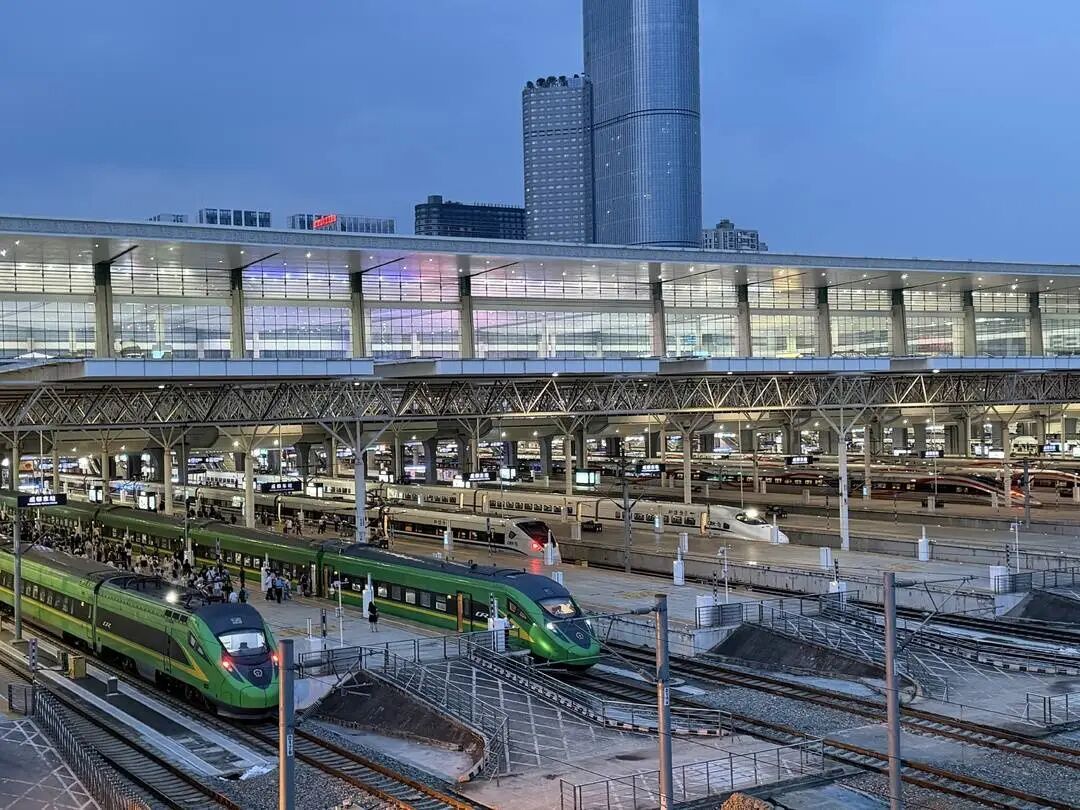 加开夜间动车207列,方便游客昼玩夜行 中秋国庆成都铁路出行指南来了→ 加开夜间动车207列,方便游客昼玩夜行 中秋国庆成都铁路出行指南来了→