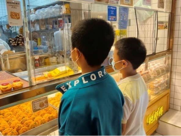 买“超长蛋挞”做“幸福”的人？网红食品为何出圈？