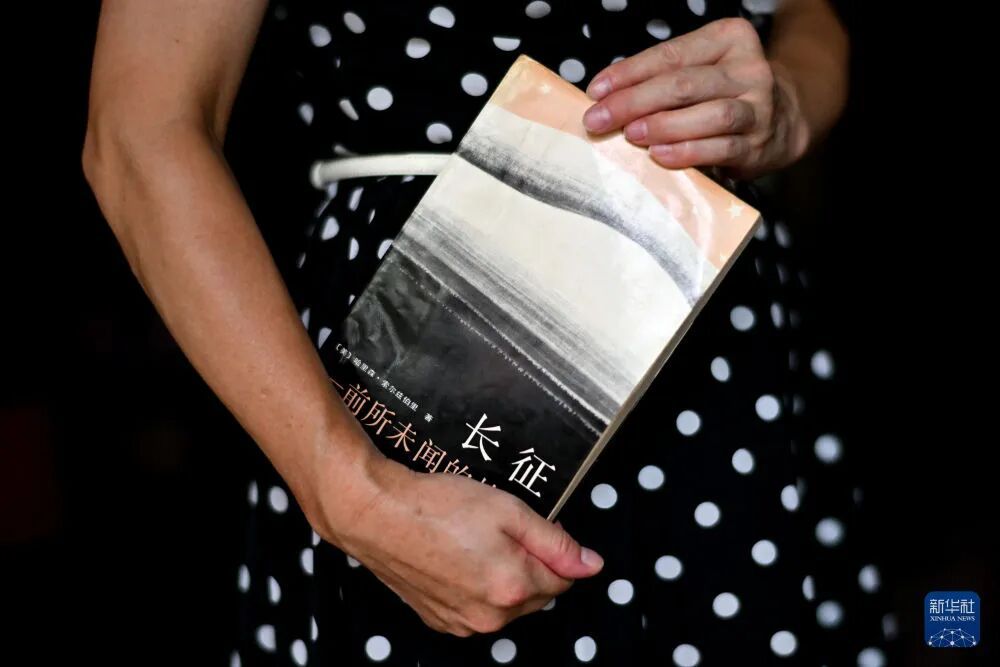 越来越多人跟我说，“你爷爷是个大英雄”