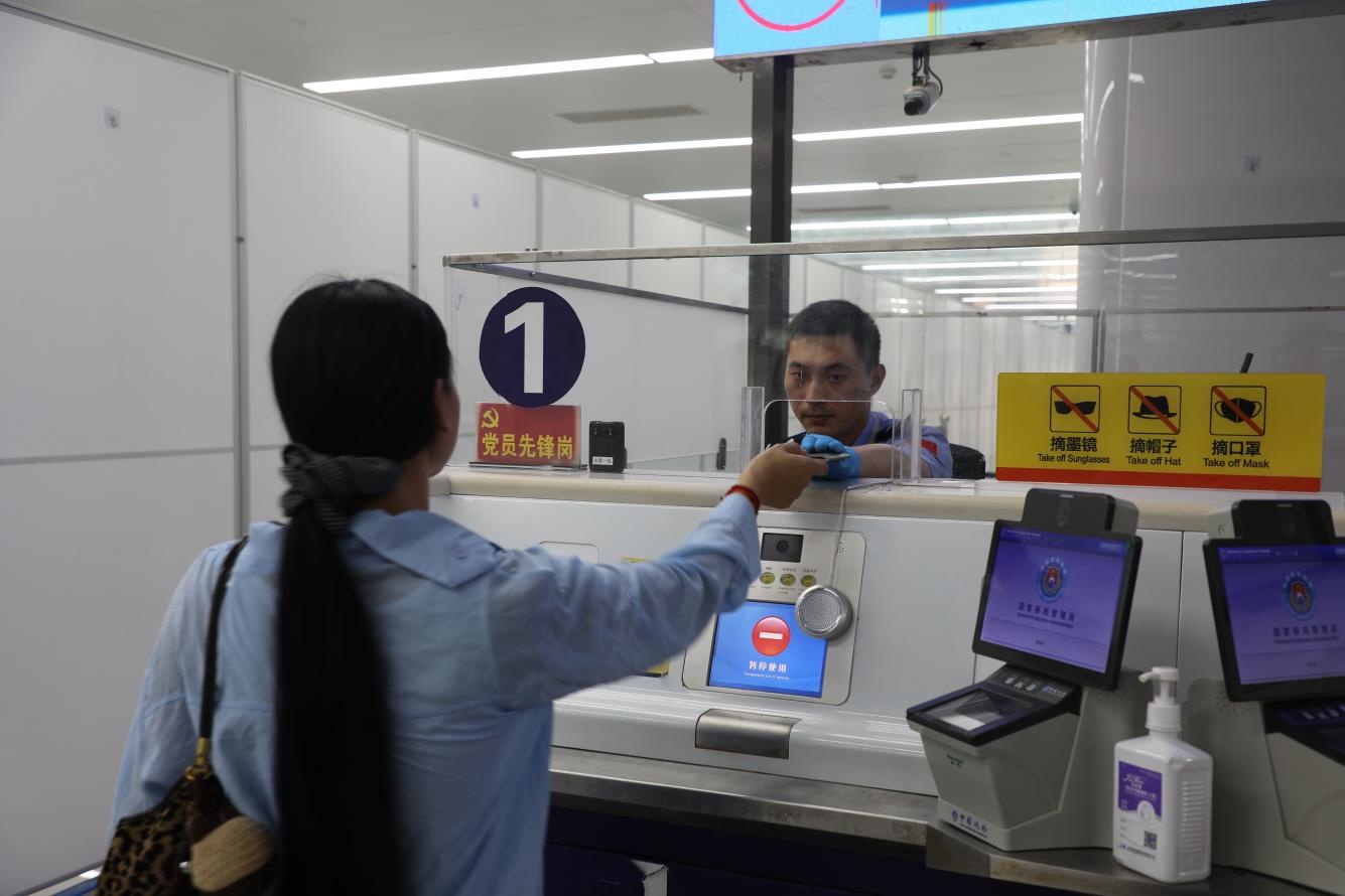 中缅南伞口岸出入境旅客突破百万人次 中缅南伞口岸出入境旅客突破百万人次