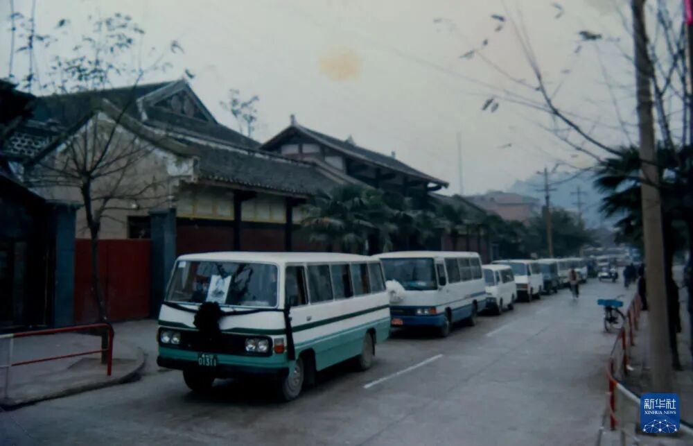 越来越多人跟我说，“你爷爷是个大英雄”
