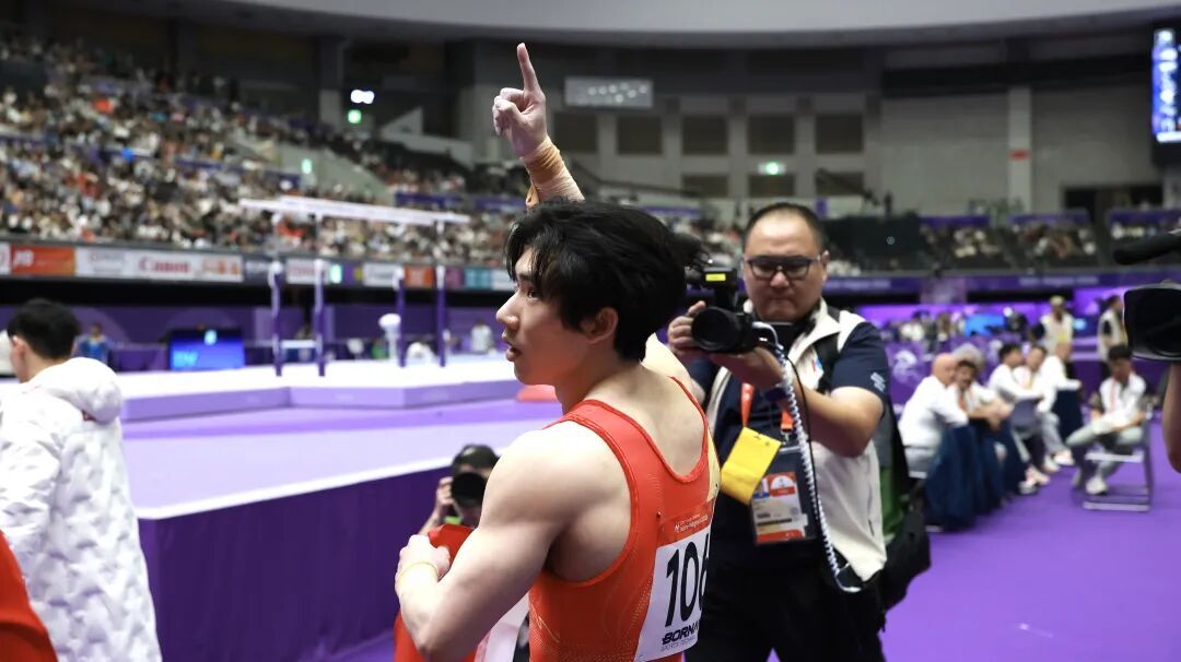 与两名日本奥运冠军同场,他选择“降难度”夺冠 与两名日本奥运冠军同场,他选择“降难度”夺冠