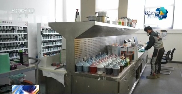 微米级精度、零色差匹配……汽车喷漆选手备赛解锁“盲盒挑战”