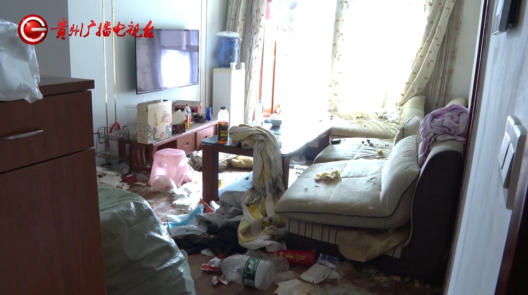 贵阳一出租屋被糟蹋成“垃圾场”,一片狼藉臭气熏天!租客失联跑路,预估损失超1万元 贵阳一出租屋被糟蹋成“垃圾场”,一片狼藉臭气熏天!租客失联跑路,预估损失超1万元