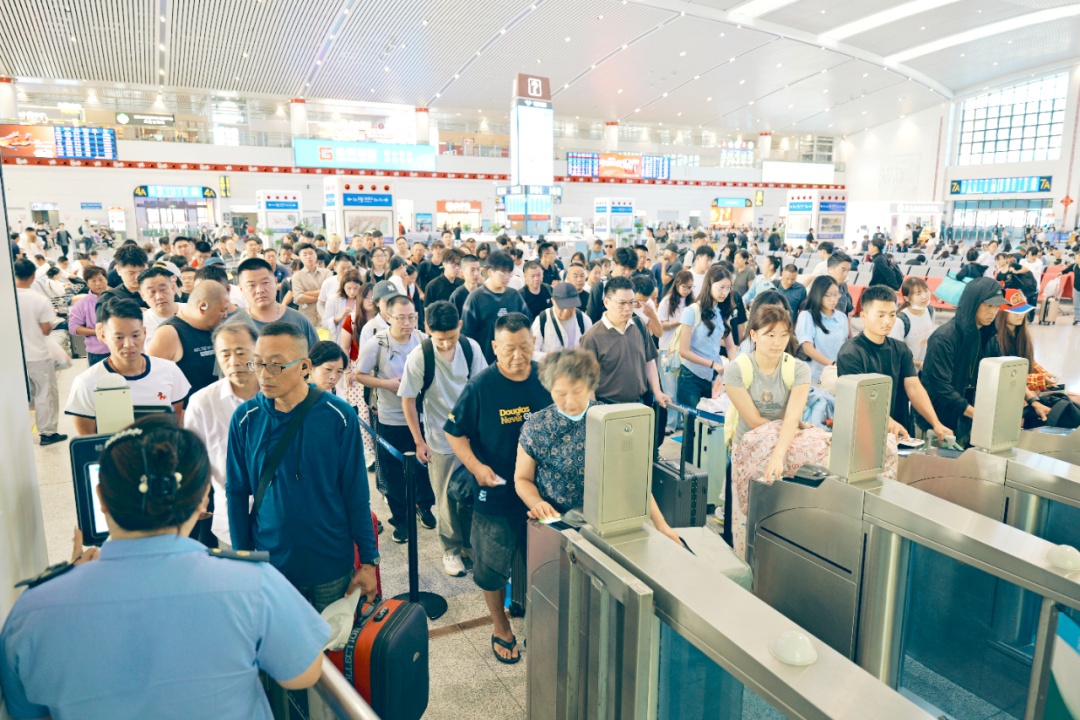 长三角铁路今日计划增开客车336列,临近中秋多地迎来出行大客流 长三角铁路今日计划增开客车336列,临近中秋多地迎来出行大客流