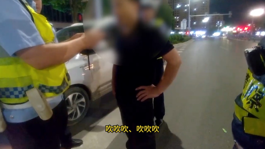 中午喝酒晚上开车,男子被查!假期来临,交警提醒→ 中午喝酒晚上开车,男子被查!假期来临,交警提醒→