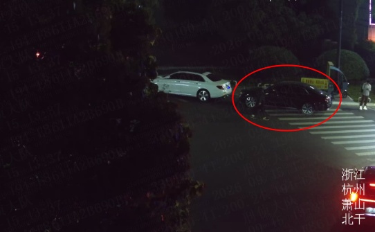 夜宵摊旁,这群人专挑“不敢报警的人”下手! 夜宵摊旁,这群人专挑“不敢报警的人”下手!