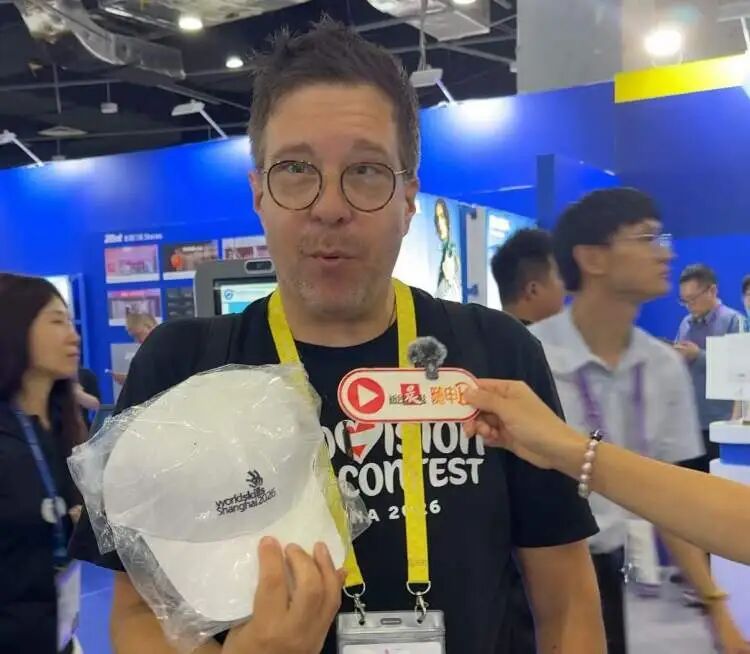 美国妈妈专程来上海为儿子加油!除了买买买,她还想去外滩体验一下浦江游轮 美国妈妈专程来上海为儿子加油!除了买买买,她还想去外滩体验一下浦江游轮