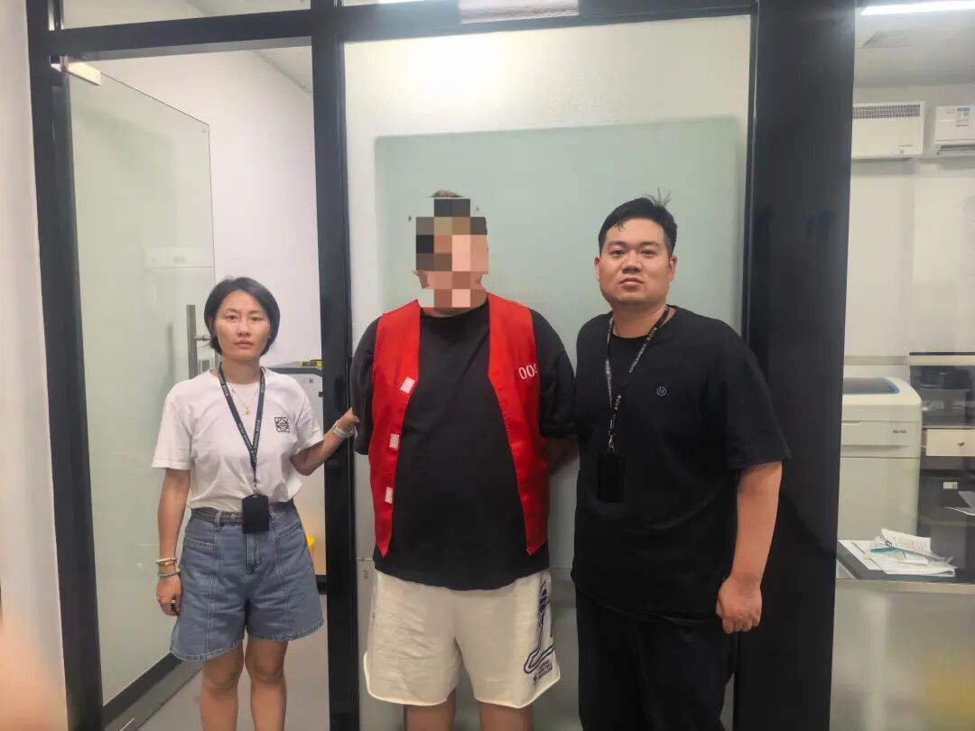 夜宵摊旁,这群人专挑“不敢报警的人”下手! 夜宵摊旁,这群人专挑“不敢报警的人”下手!
