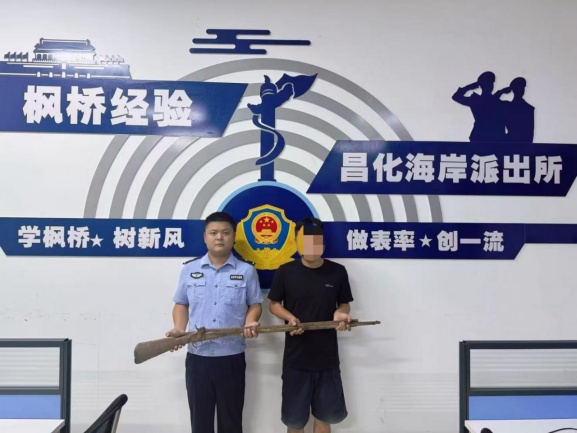 三亚一居民整理老人遗物时发现一箱子弹,主动上交 三亚一居民整理老人遗物时发现一箱子弹,主动上交