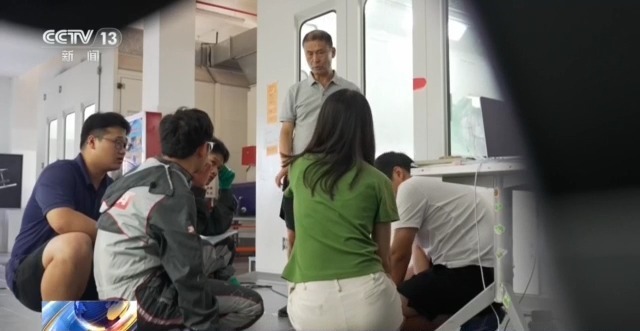 微米级精度、零色差匹配……汽车喷漆选手备赛解锁“盲盒挑战”