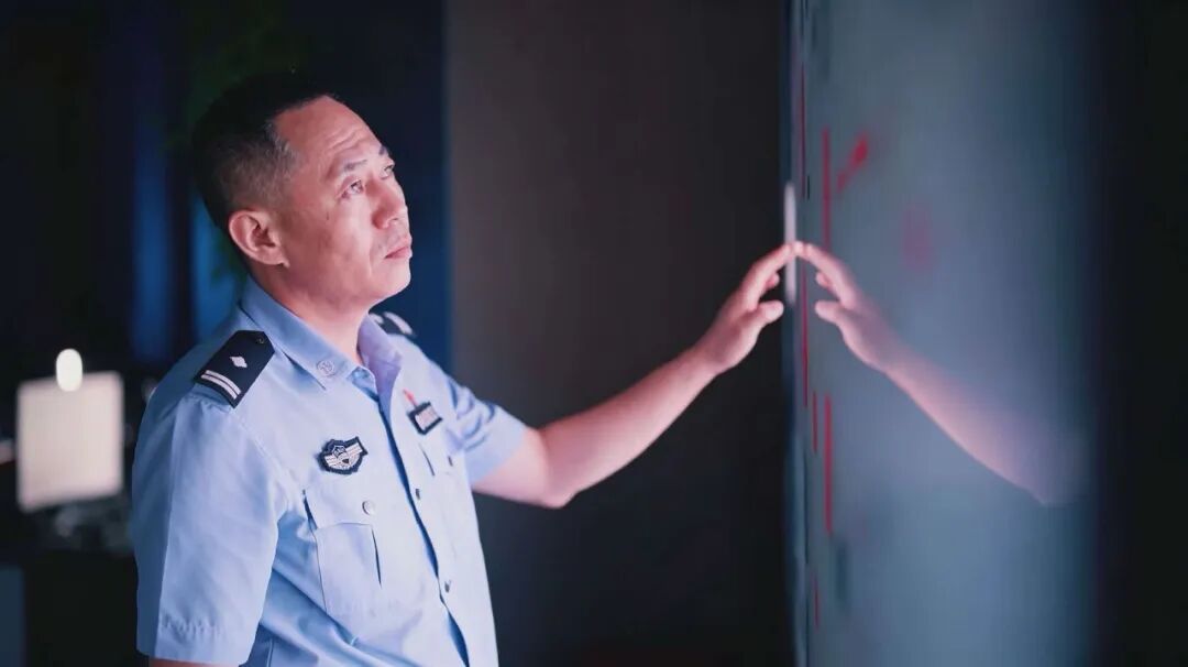 从巡警到反诈专家，他踏遍13国，挽回损失上亿元！