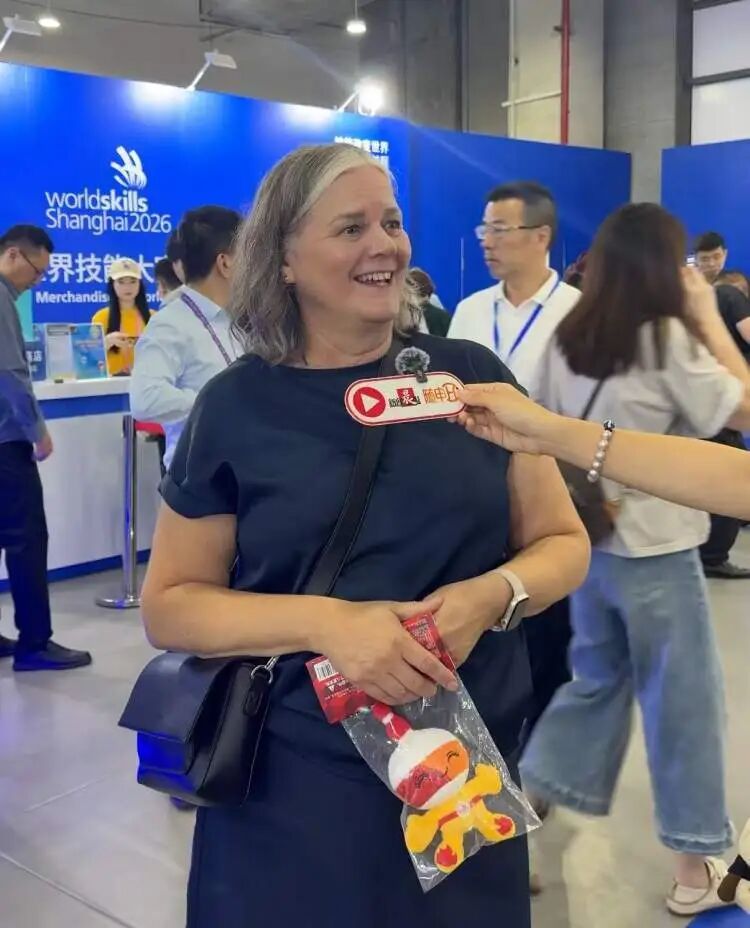 美国妈妈专程来上海为儿子加油!除了买买买,她还想去外滩体验一下浦江游轮 美国妈妈专程来上海为儿子加油!除了买买买,她还想去外滩体验一下浦江游轮