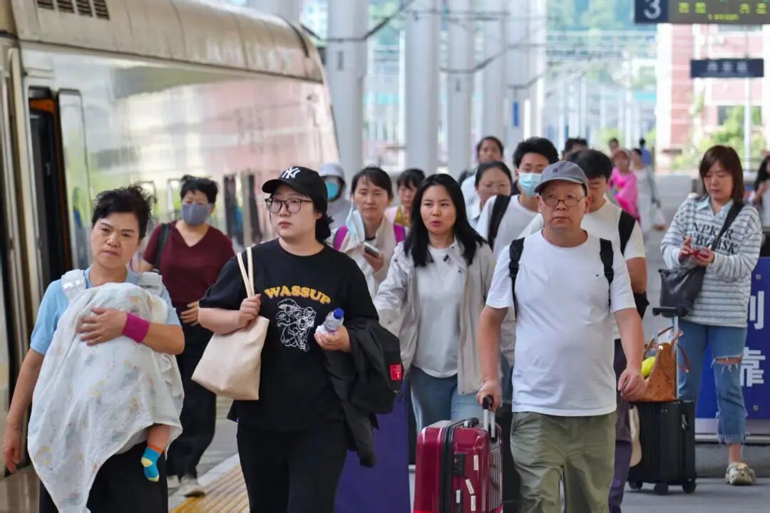 中秋国庆期间,丹东站加开北京方向夜间高铁→ 中秋国庆期间,丹东站加开北京方向夜间高铁→
