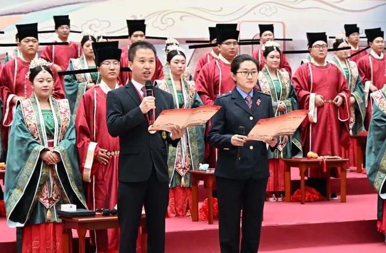 60对新人,着古装出席!铁路职工的集体婚礼太甜了 60对新人,着古装出席!铁路职工的集体婚礼太甜了