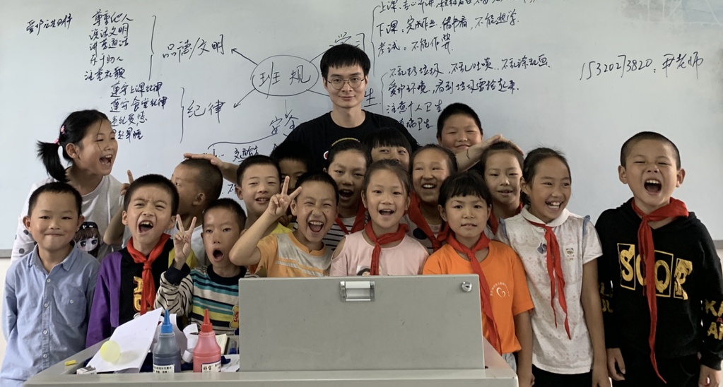 凡人微光｜一场跨越六年的梦想奔赴 大山女孩考上支教老师的母校