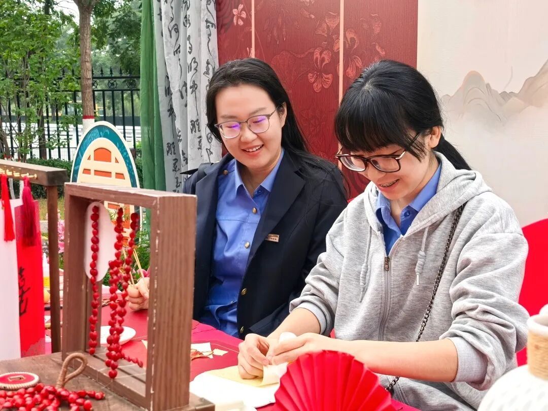 60对新人,着古装出席!铁路职工的集体婚礼太甜了 60对新人,着古装出席!铁路职工的集体婚礼太甜了