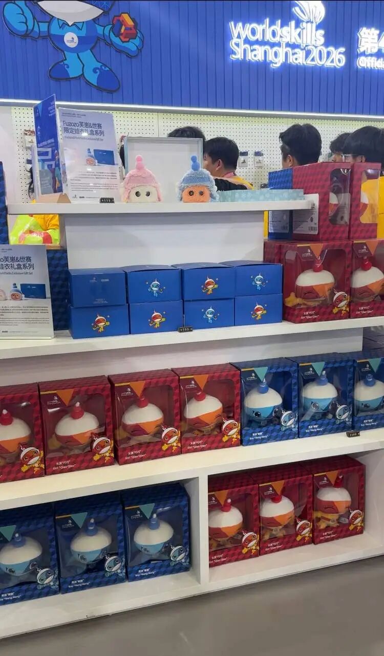 美国妈妈专程来上海为儿子加油!除了买买买,她还想去外滩体验一下浦江游轮 美国妈妈专程来上海为儿子加油!除了买买买,她还想去外滩体验一下浦江游轮