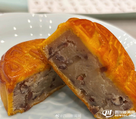月饼里加人参燕窝,成都有高校、医院开始做中药月饼,你吃过吗? 月饼里加人参燕窝,成都有高校、医院开始做中药月饼,你吃过吗?
