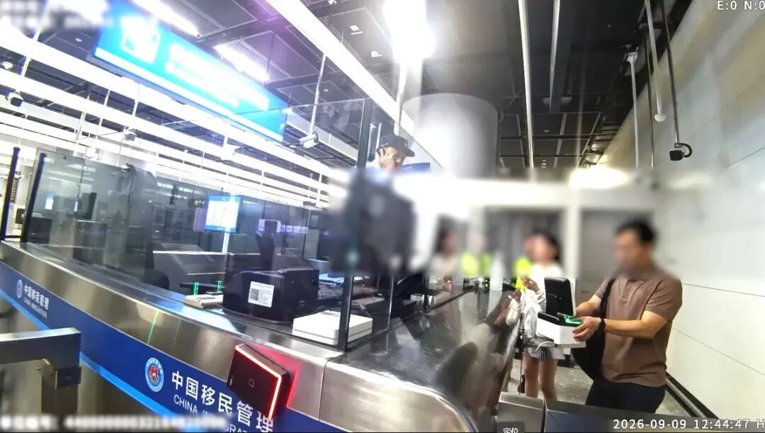 女子被拦下查验,打开行李后傻眼了,差点解释不清… 女子被拦下查验,打开行李后傻眼了,差点解释不清…