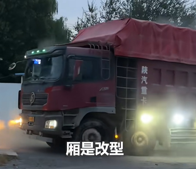 核载31吨,硬拉123吨!司机被拦还称"这是不给人留活路"!女交警怒怼 核载31吨,硬拉123吨!司机被拦还称"这是不给人留活路"!女交警怒怼