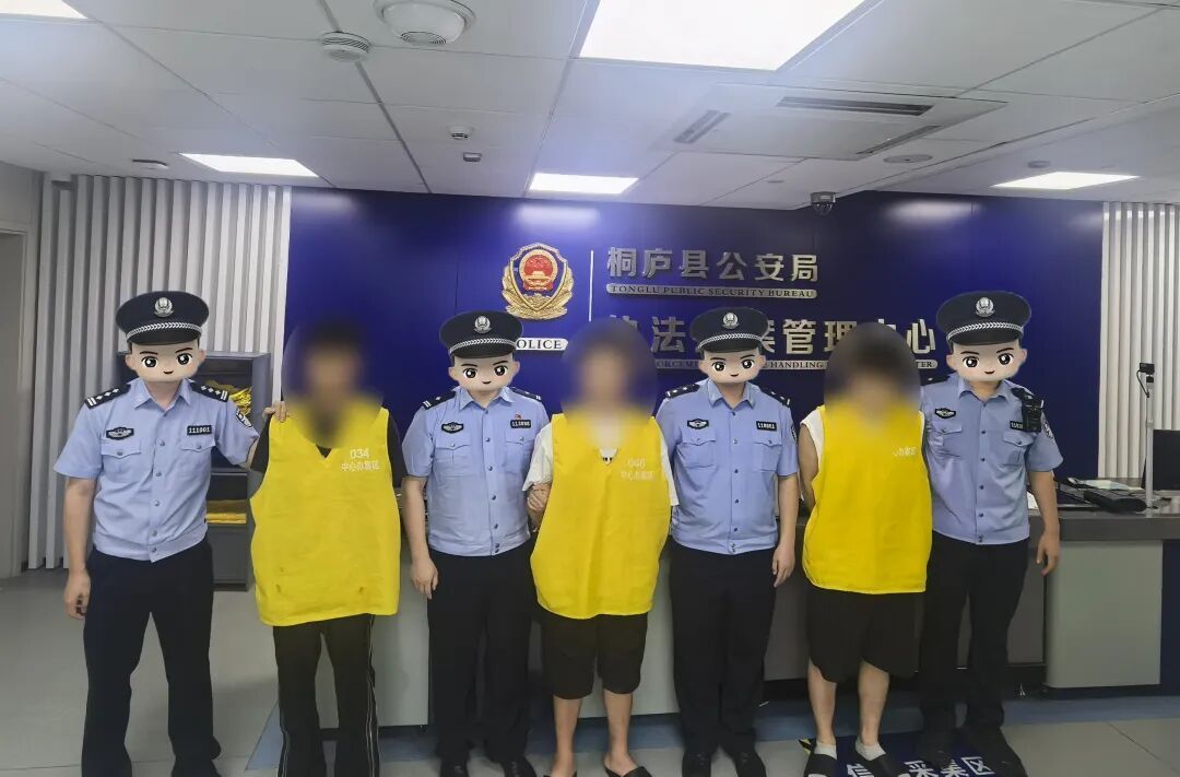 夜宵摊旁,这群人专挑“不敢报警的人”下手! 夜宵摊旁,这群人专挑“不敢报警的人”下手!